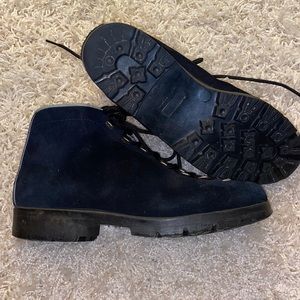 Women’s lace up boot